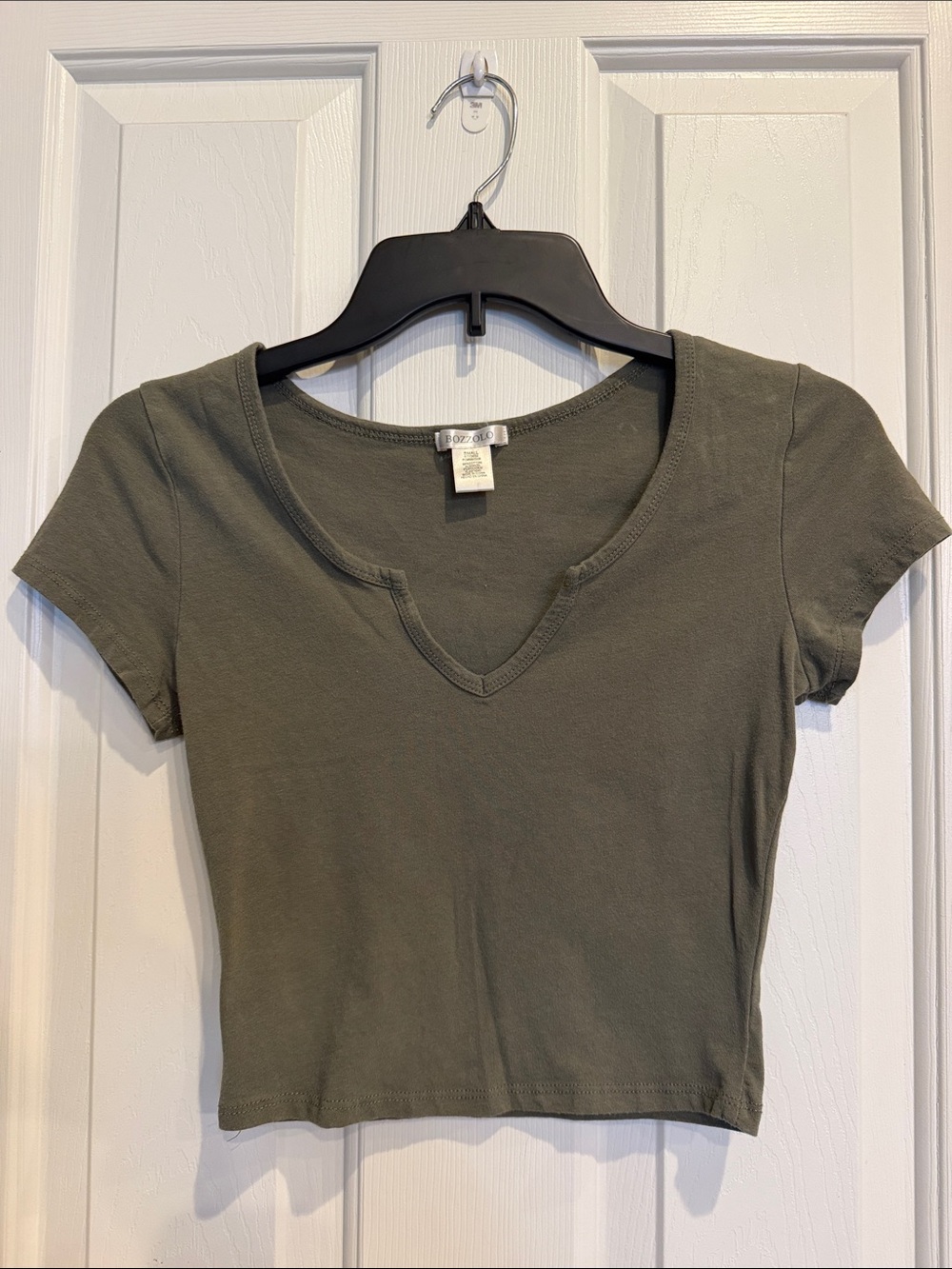 Bozzolo Olive Green V-Neck Cropped Tee